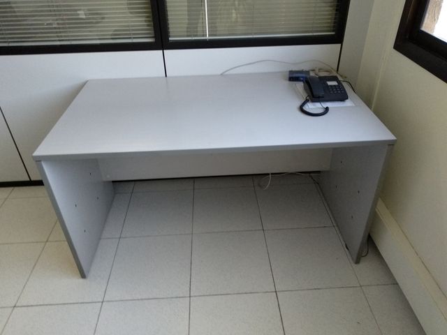Mesa oficina de segunda mano por 20 € en Barcelona en WALLAPOP Mesa oficina de segunda mano por 20 € en Barcelona en WALLAPOP