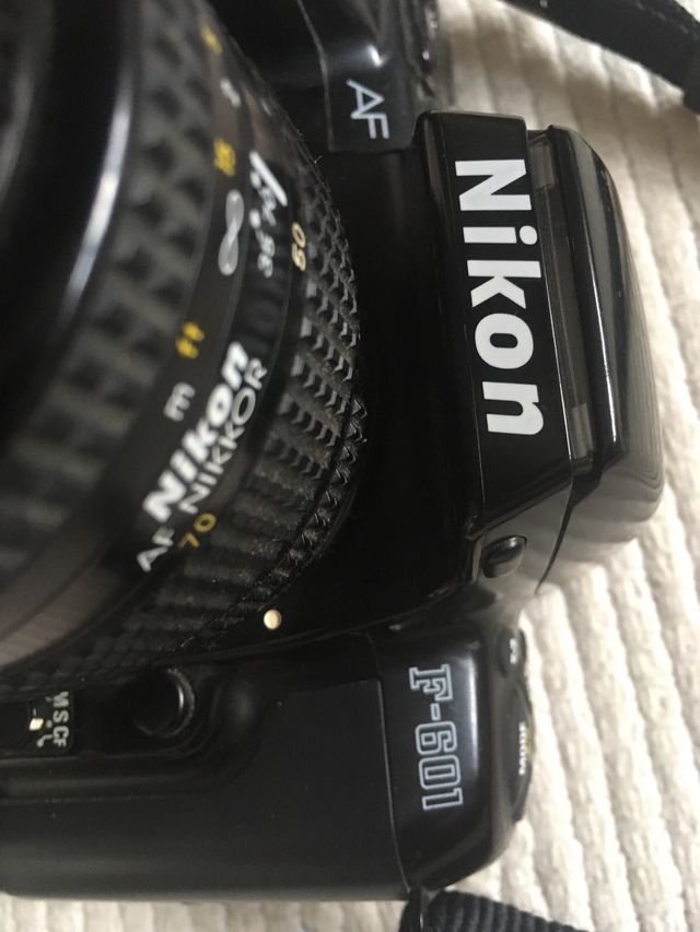 Nikon analógica F-601
