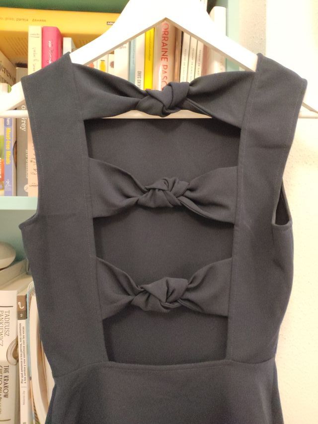 Vestido azul escote espalda zara