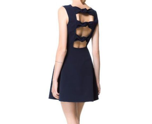 Vestido azul escote espalda zara