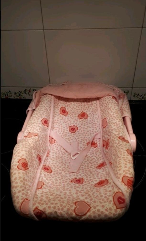 Maxi cosi muñeca rosa Imaginarium