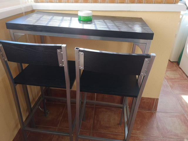Mesa con dos sillas altas de cocina. de segunda mano por 55 € en ... Mesa con dos sillas altas de cocina. de segunda mano por 55 € en ...