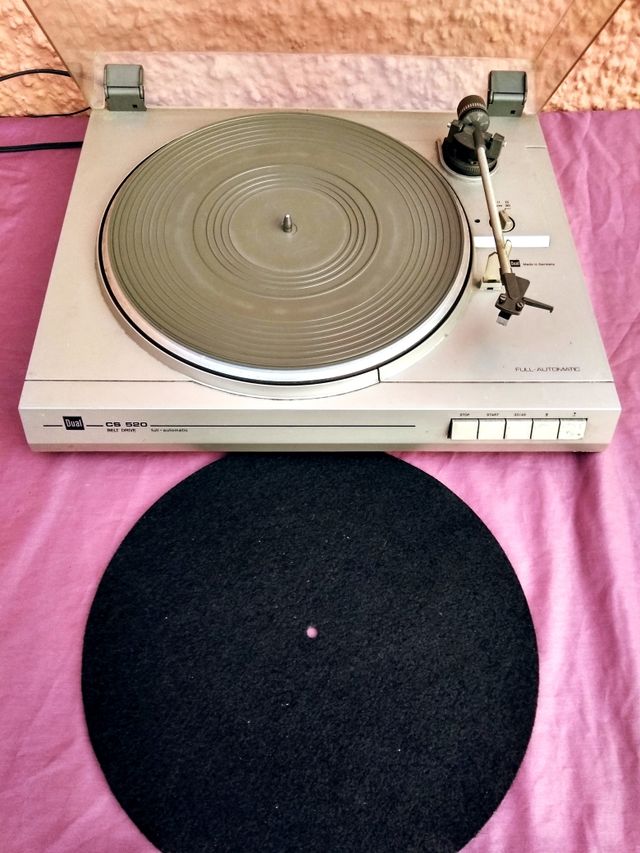 Pack vintage de tocadiscos y 2 altavoces antiguos