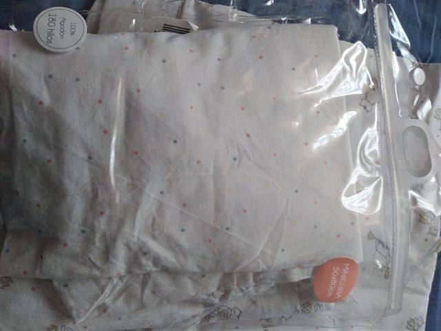 Juego de sábanas de minicuna + empapador y manta