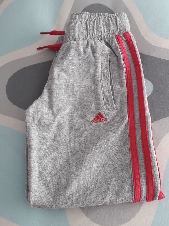 Beber agua George Hanbury Injusto Pantalón chandal niña Adidas de segunda mano por 10 € en Madrid en WALLAPOP Beber agua George Hanbury Injusto Pantalón chandal niña Adidas de segunda mano por 10 € en Madrid en WALLAPOP