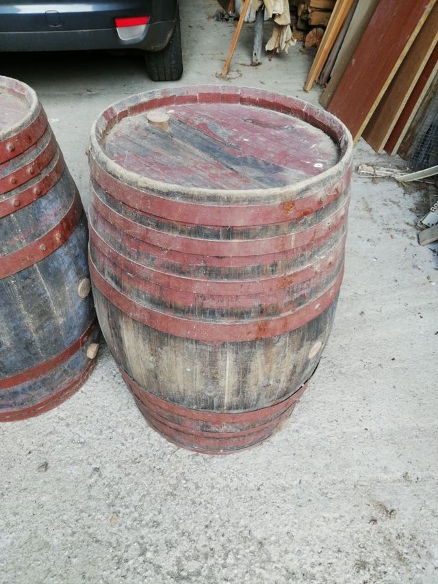 Barril antiguo de madera de 60 litros de segunda mano por 15 € en Miño
