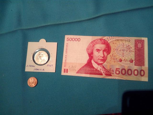 Antigua moneda francesa y billete