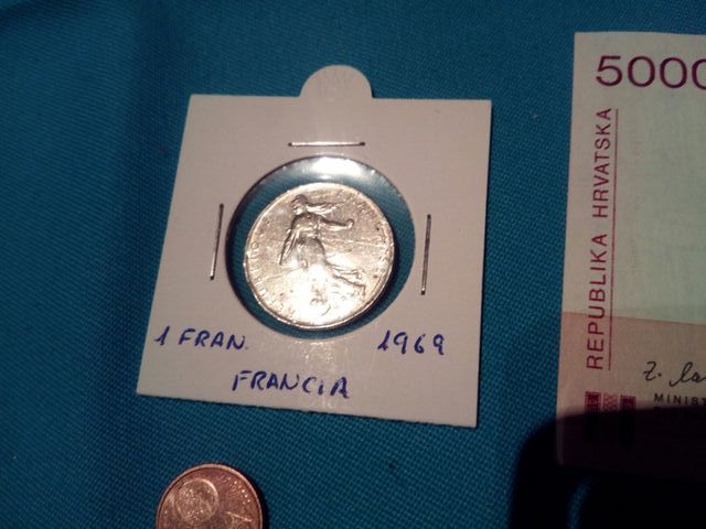 Antigua moneda francesa y billete