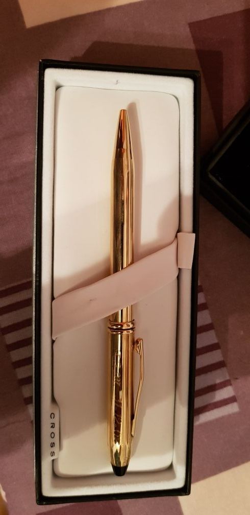 CROSS BAÑADO EN ORO DEL 2002 CON INICIALES GRABADA