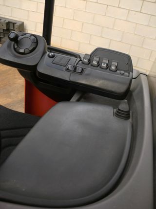 CARRETILLA RETRACTIL MARCA BT-TOYOTA 1.600 KG