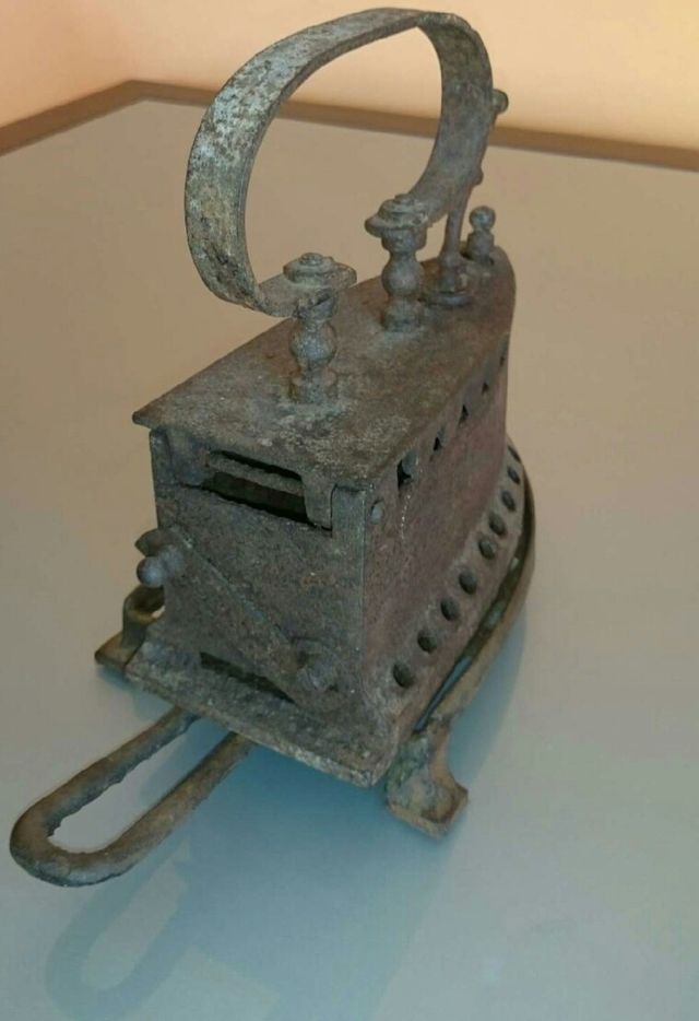 Plancha antigua de vapor