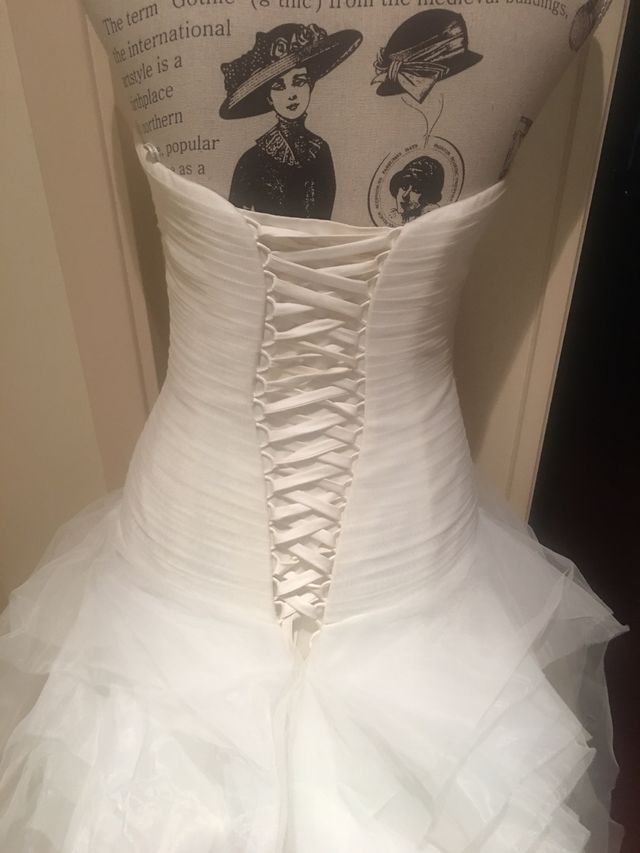 Divertido vestido de novia de promovías