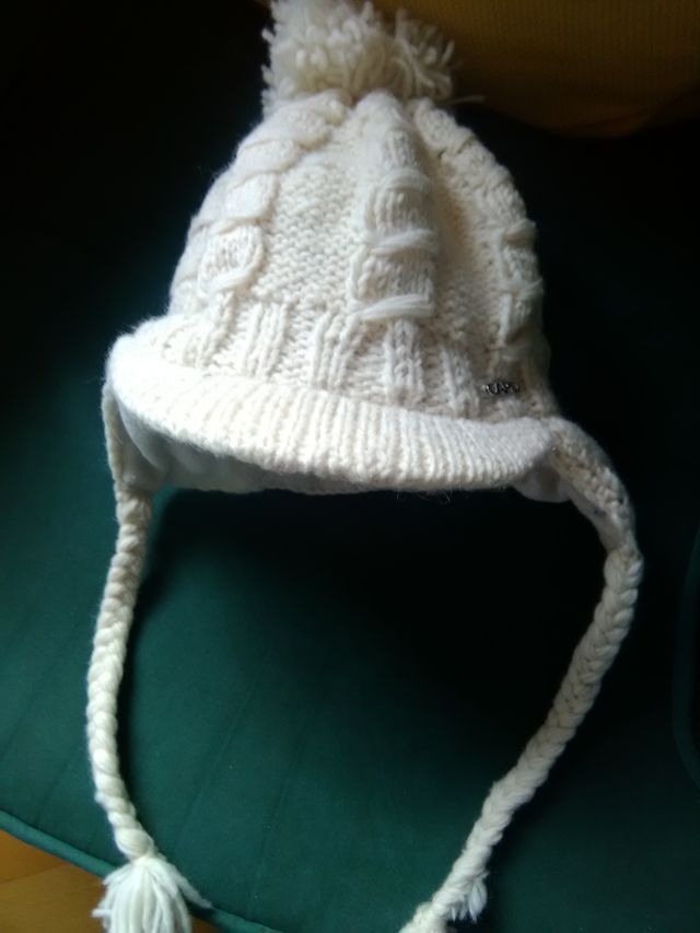 GORRO CON OREJERAS Y VISERA NUEVO