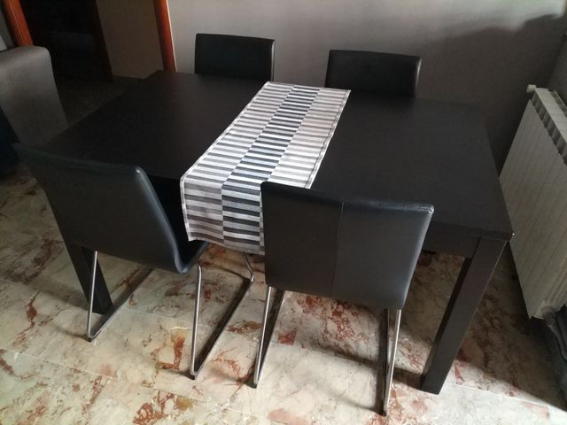 Mesa comedor + 4 sillas de segunda mano por 280 € en Palleja en WALLAPOP Mesa comedor + 4 sillas de segunda mano por 280 € en Palleja en WALLAPOP