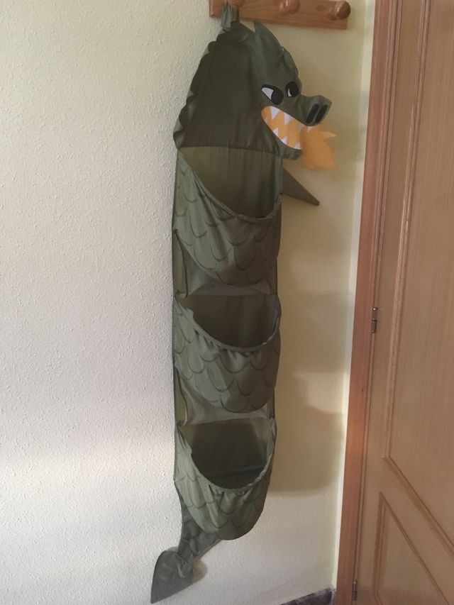 Dragón dinosaurio guarda zapatos