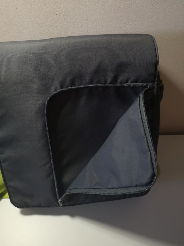 Saco silla, bolsa y cambiador de Cosatto.