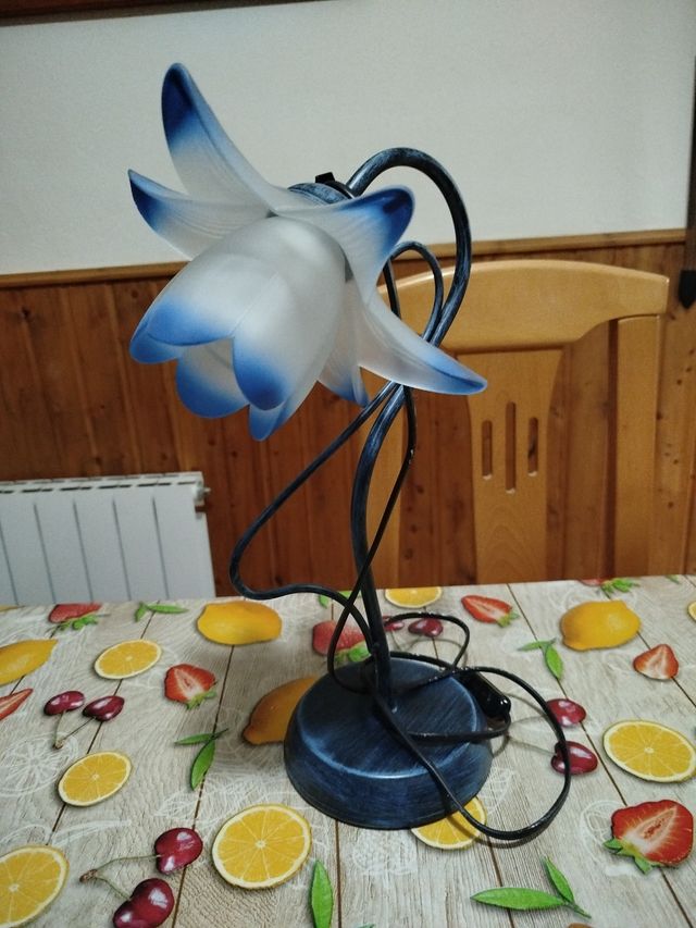 Lote de lamparas de techo y mesita