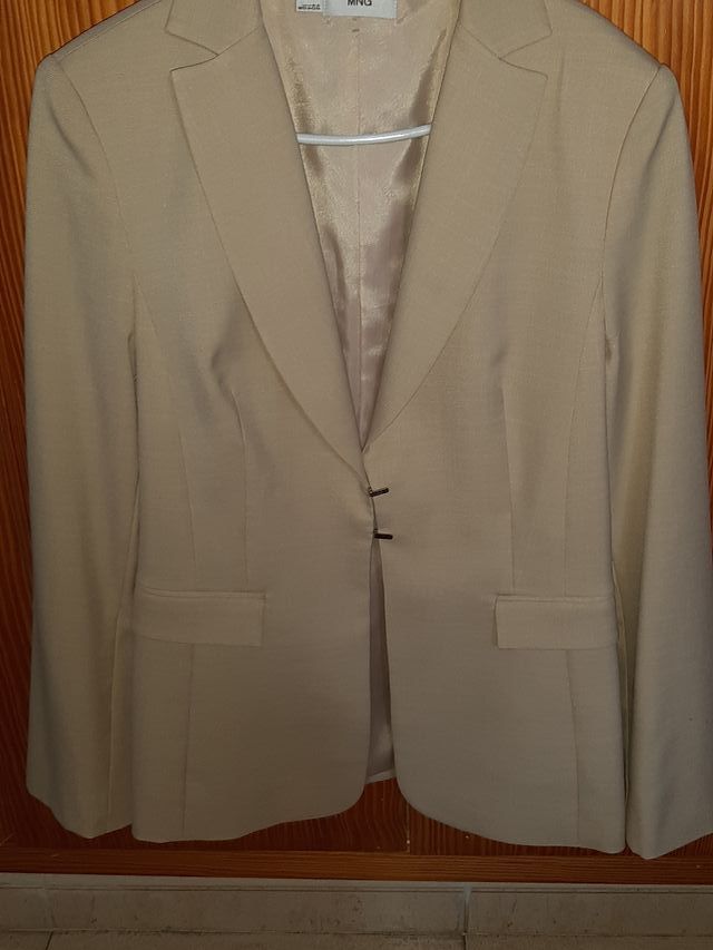 Traje chaqueta de mujer de MANGO