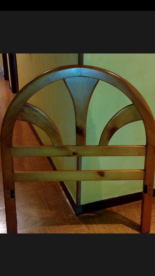 cabecero de madera de pino