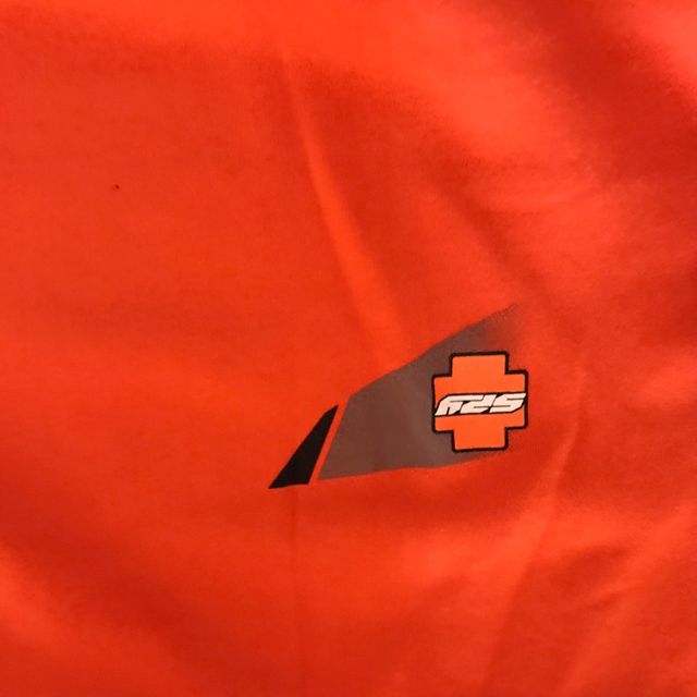 Sudadera Spy naranja de capucha