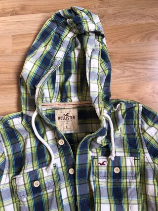 Camisa con capucha Hollister de segunda mano por 15 EUR en Móstoles en  WALLAPOP