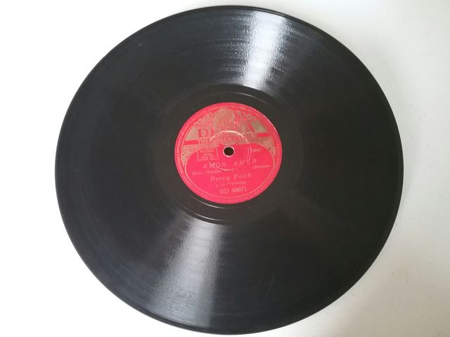 Disco de pizarra antiguo. Marca DECCA.