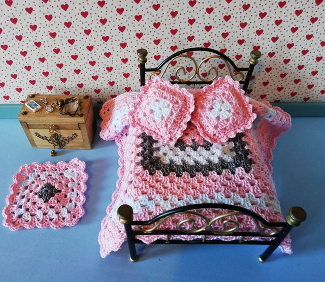 Colcha Miniatura casa de muñecas 