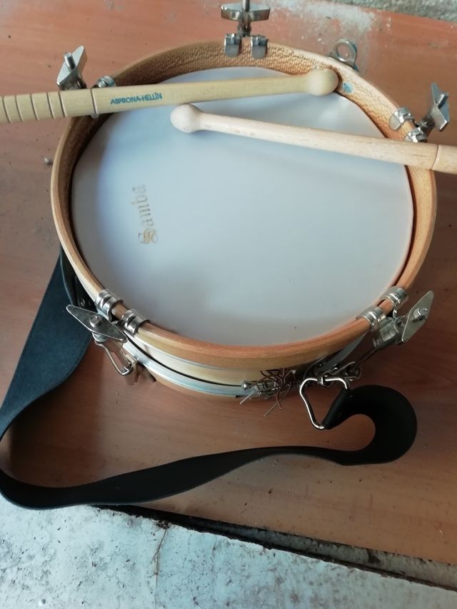 Tambor de madera de 26