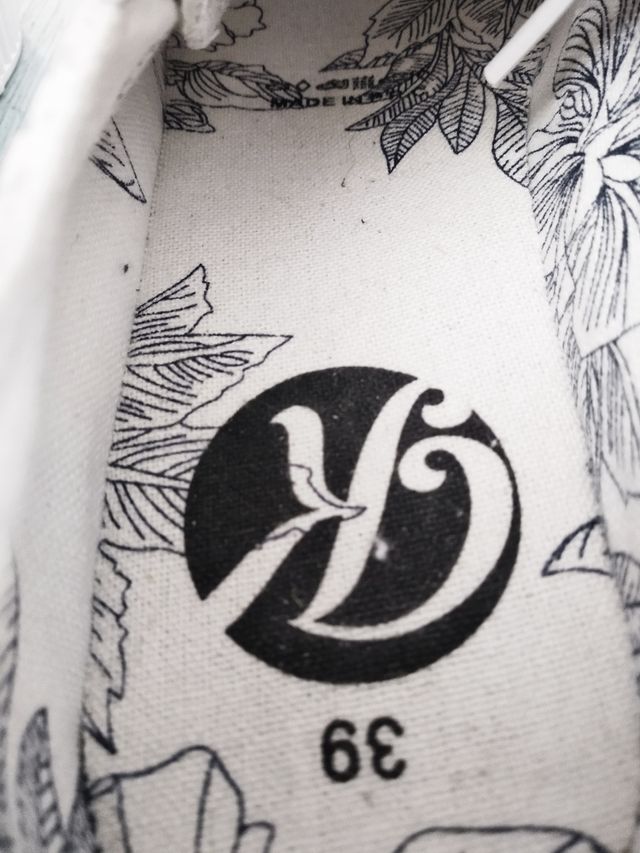 Bambas de tela y esparto a estrenar