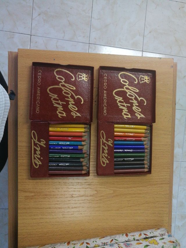 Antiguo canvas plumier niña con 2 cajas de colores