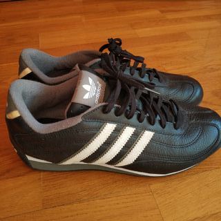 adidas goodyear negras