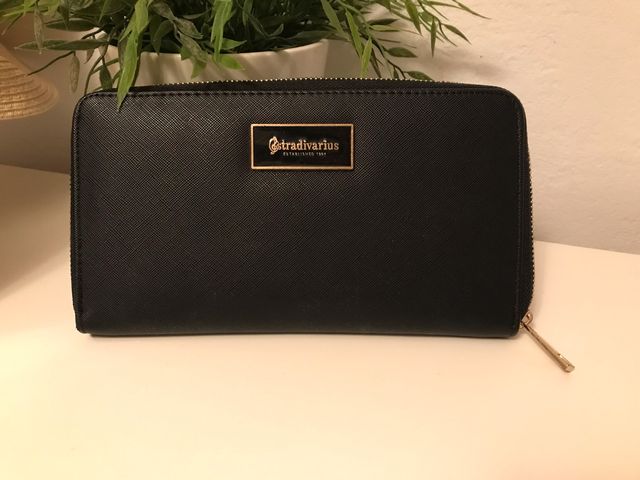 sección especial ahorros fantásticos el más barato Monedero stradivarius de segunda mano por 5 € en Gavà en WALLAPOP sección especial ahorros fantásticos el más barato Monedero stradivarius de segunda mano por 5 € en Gavà en WALLAPOP