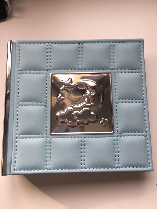 Álbum celeste y plata. Sin estrenar