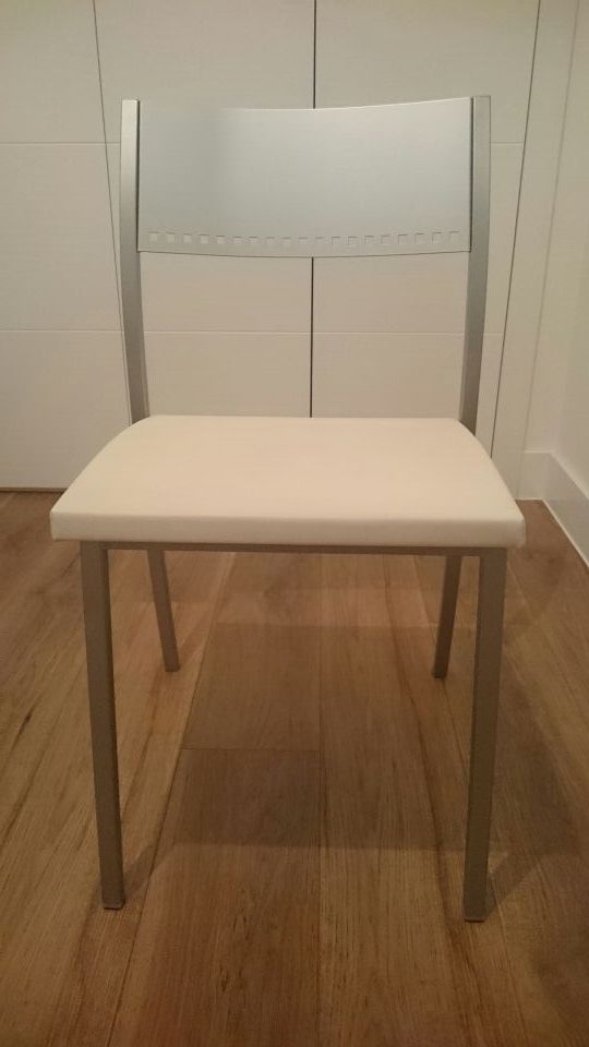 Lote de 2 sillas cocina diseño actual de segunda mano por 130 € en ... Lote de 2 sillas cocina diseño actual de segunda mano por 130 € en ...