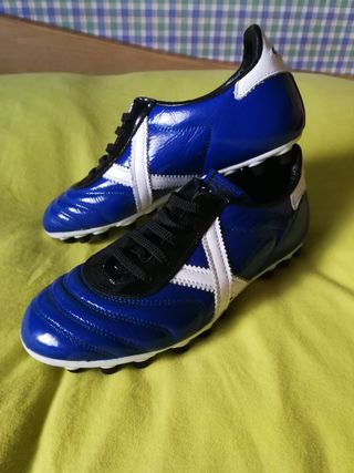 botas munich cesped artificial