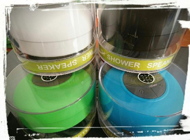 Doccia con altoparlante bluetooth portatile