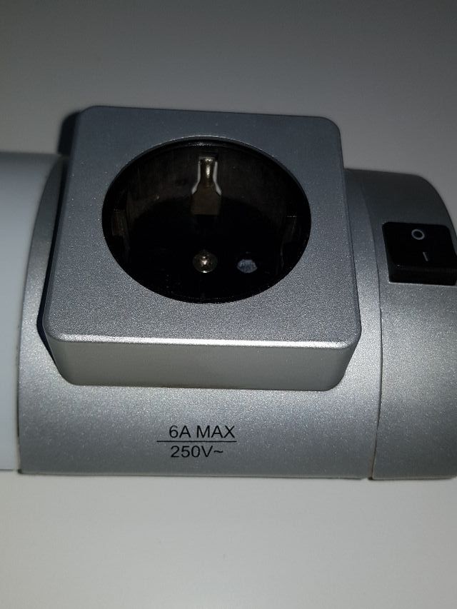 pantalla de luz con enchufe