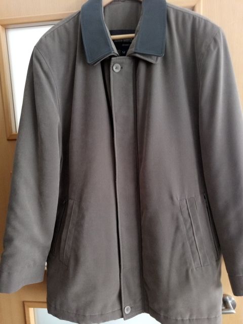 chaqueta de hombre puesta una vez