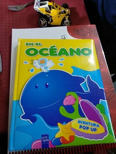libro en el oceano pop up