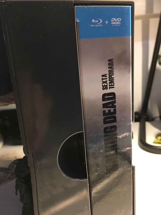 The walking dead 6 temporada + figura NUEVO