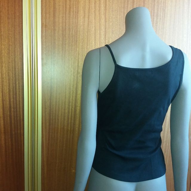 Chaleco cruzado asimetrico negro. Talla M.