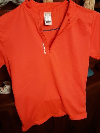 camiseta naranja decathlon