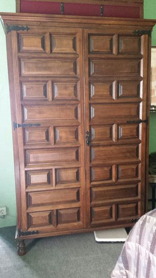 Armario ropero antiguo de segunda mano en WALLAPOP
