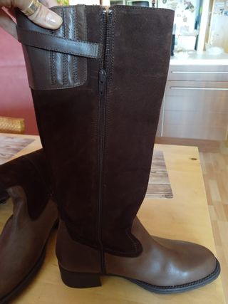 Botas altas Natalia Blanco de segunda mano por 20 EUR en Canyelles en  WALLAPOP