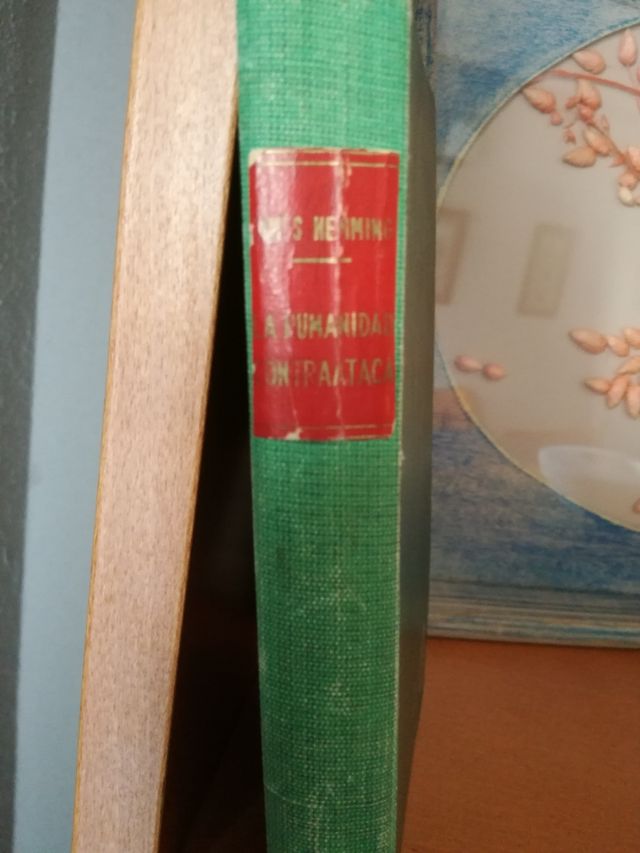 Libro antiguo « La humanidad contraataca »