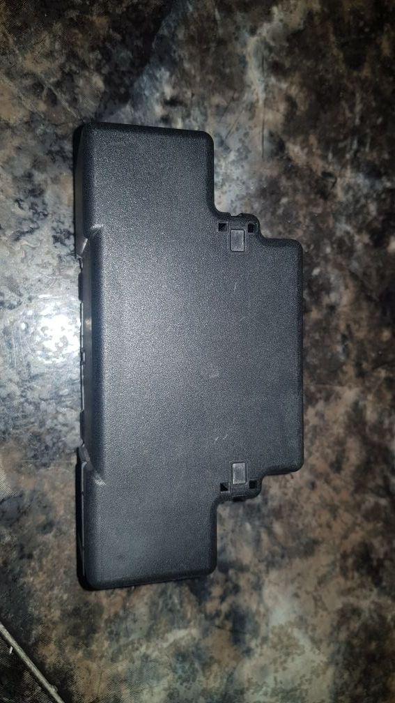 Tapa de fusibles delantera opel astra gtc h