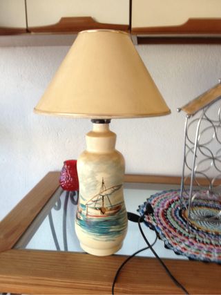 Lámpara de mesa de segunda mano por 5 € en Málaga en WALLAPOP Lámpara de mesa de segunda mano por 5 € en Málaga en WALLAPOP