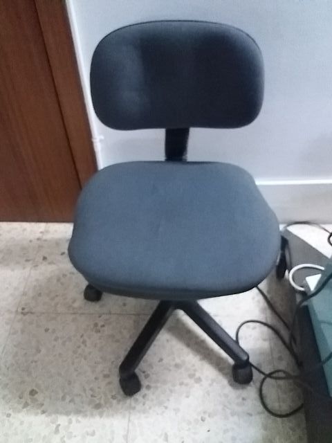 Silla oficina tapizado gris. de segunda mano por 3 € en Òdena en ... Silla oficina tapizado gris. de segunda mano por 3 € en Òdena en ...