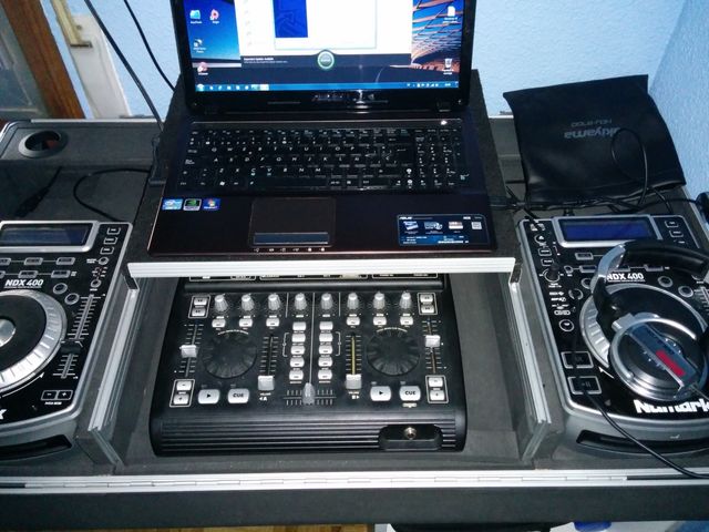 2 CDJ Numark NDX 400 + flight case