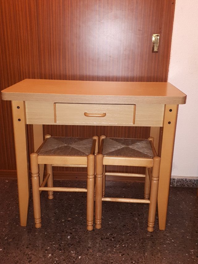 MESA COCINA LIBRO DE MADERA CON DOS TABURETES de segunda mano por 50 ... MESA COCINA LIBRO DE MADERA CON DOS TABURETES de segunda mano por 50 ...